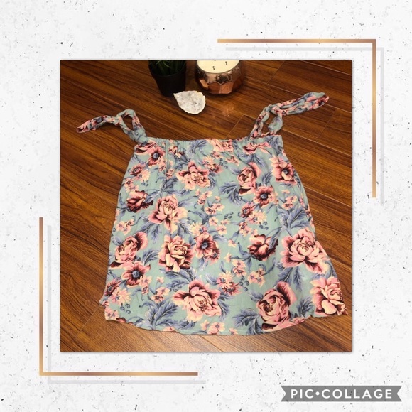 ✨2/$30✨ AMERICAN EAGLE OFF THE SHOULDER CROP TOP✨ - Picture 1 of 3